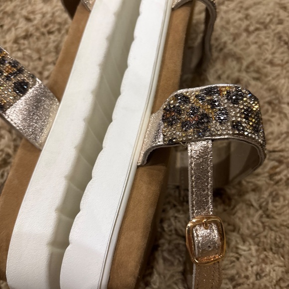 Very Volatile Black/White/Silver Sandals with Platform Sole Size 9 - Picture 8 of 8